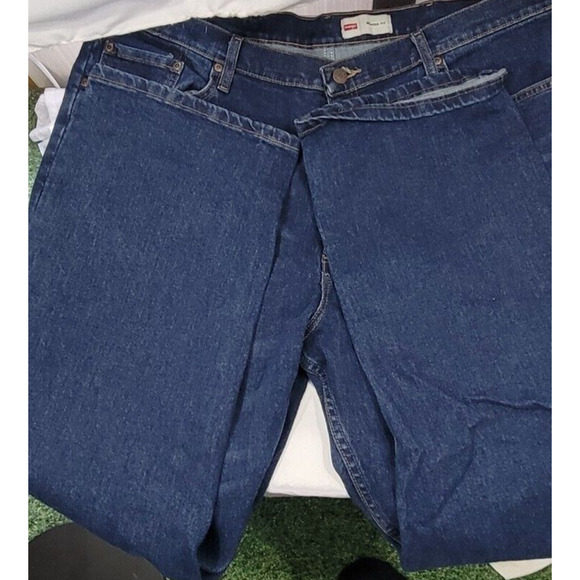 Wrangler Mens 40x32 Relaxed Fit Medium Wash Straight Leg 5 Pocket Denim Jeans - Picture 4 of 5